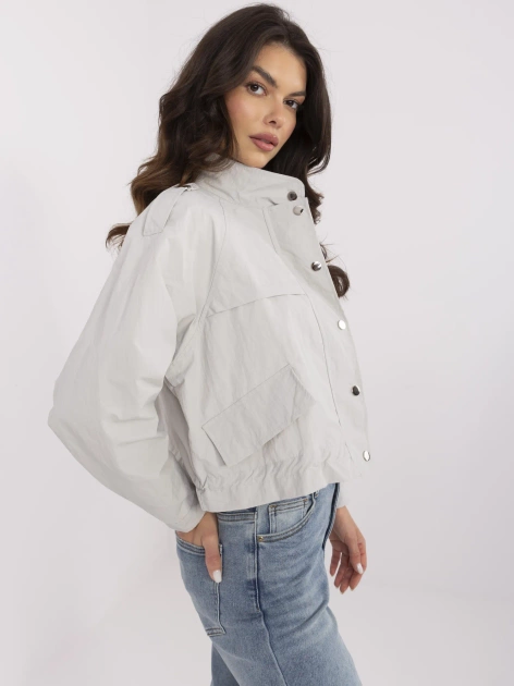 Szara kurtka wiatrówka ze ściągaczami na dole