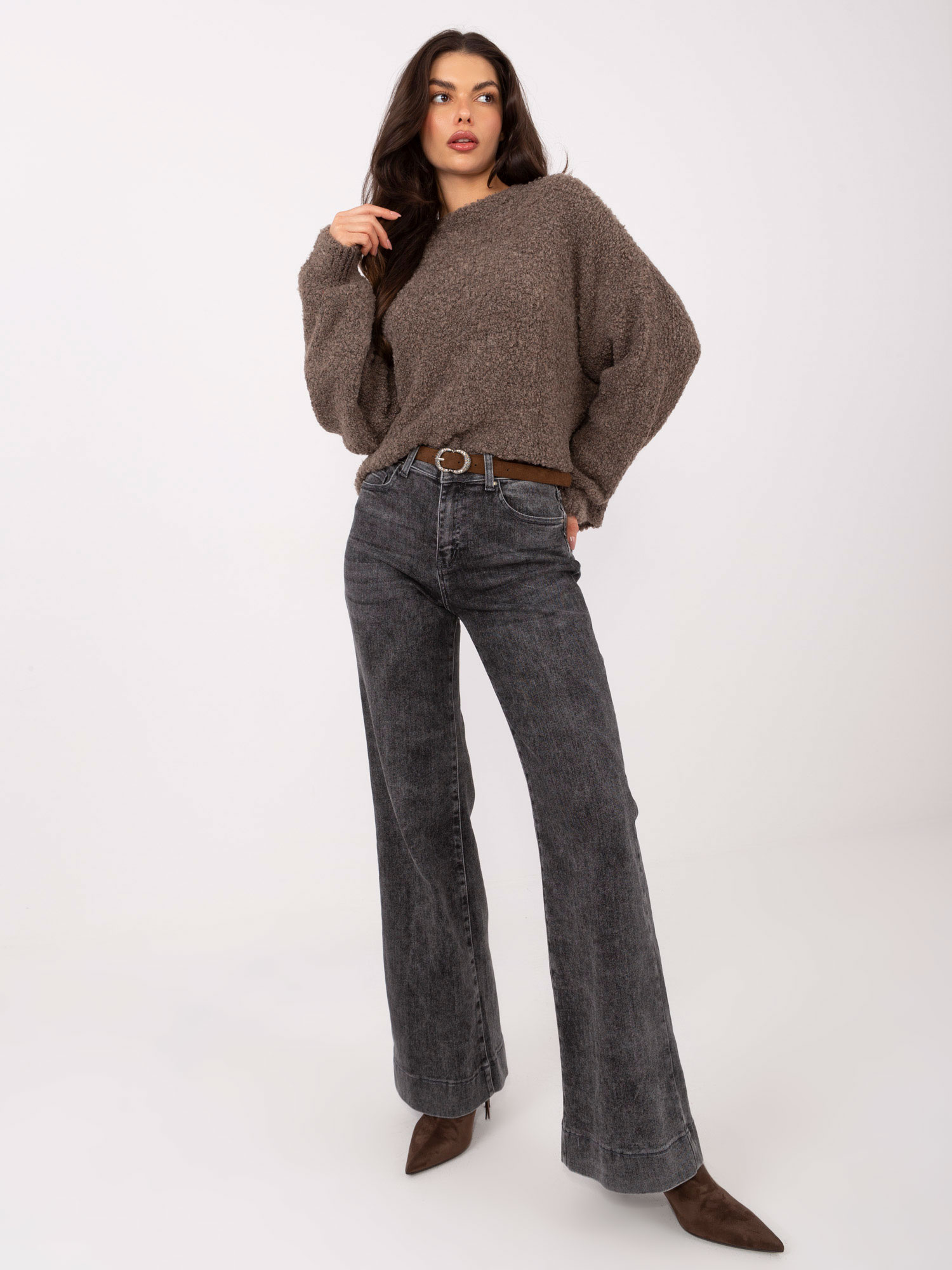 Sweter ciemny bezowy