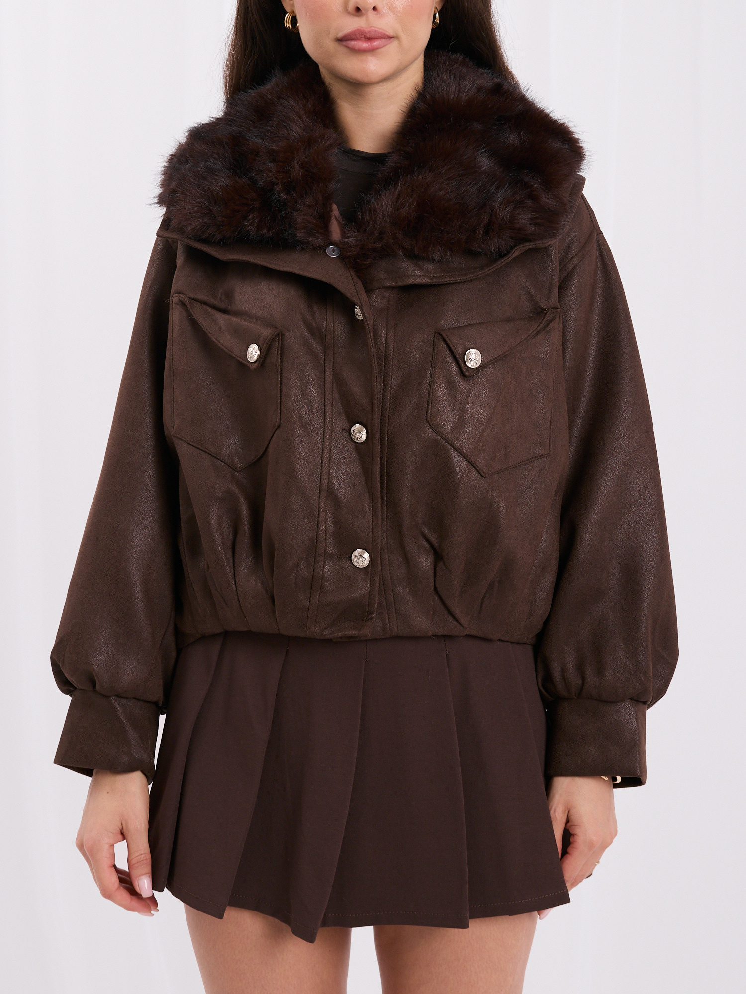 Chocolate jacket with suede imitation and detachable fur.