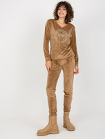 Hurtownia Camelowy damski komplet welurowy z dekoltem V