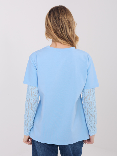 Jasnoniebieska bluzka z koronkowymi rękawami