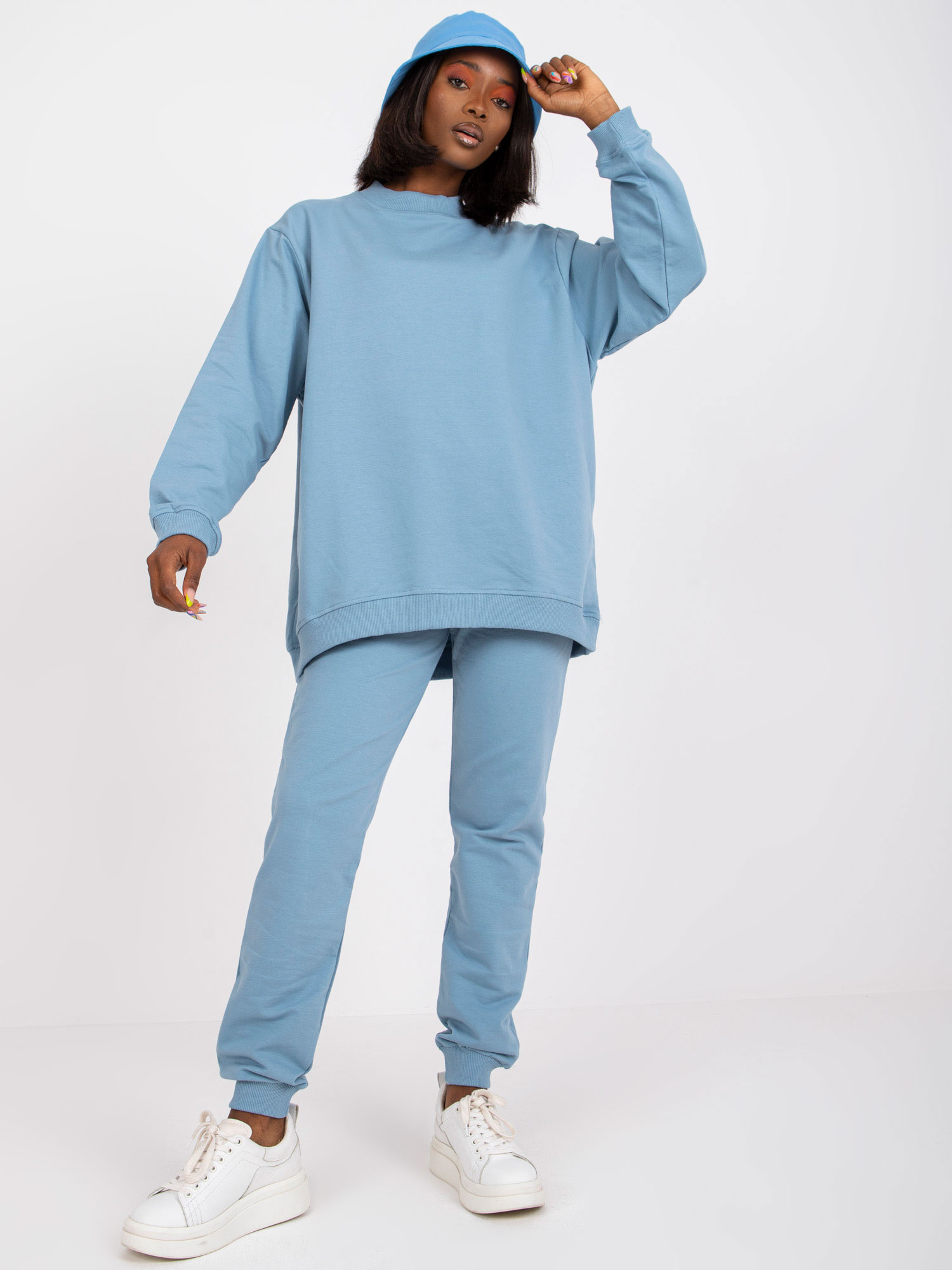 Brudnoniebieska dresowa bluza bez kaptura basic bawełniana 