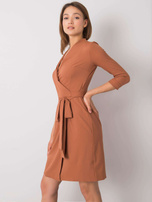 Brązowa sukienka z wiązaniem Edelie