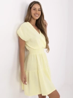 Jasnożółta muślinowa sukienka z gumką w pasie