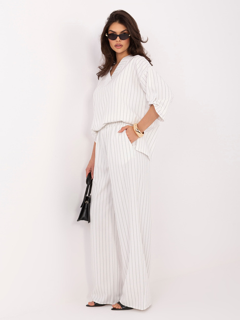 Biały elegancki komplet w paski