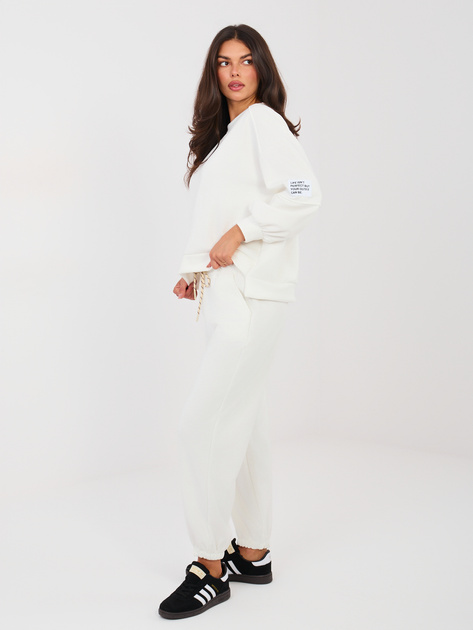 Ecru komplet ze spodniami joggerami