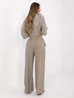 Dunkelbeige Sommerhose mit Gummizug in der Taille.
