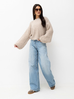 Beżowy sweter oversize z bufiastymi rękawami