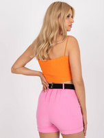 Różowe eleganckie szorty z kieszeniami i paskiem