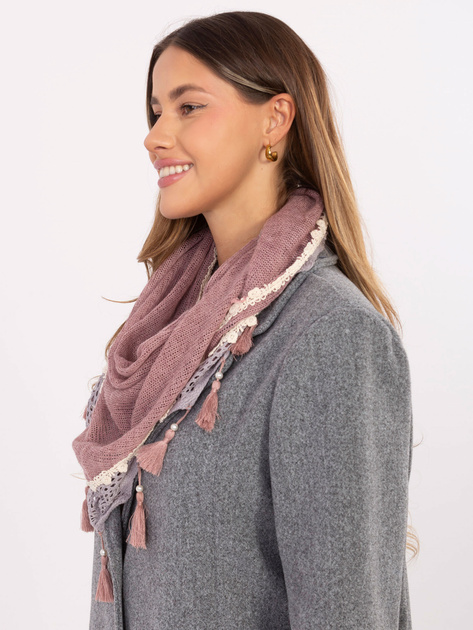 Brudnoróżowa trójkątna chusta z perełkami