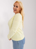 Hurtownia Jasnożółta bluzka plus size z naszywką 