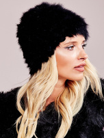 Czarna czapka ze sztucznego futerka