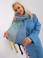 Žalias moteriškas šalikas su kutais.