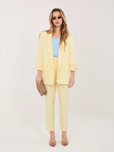 Jasnożółty damski garnitur z marszczonymi rękawami