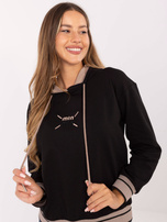 Czarna dresowa bluza z haftem