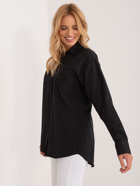 Hurtownia Czarna rozpinana koszula damska z naszywką