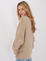 Beżowy sweter boucle z ozdobnymi guzikami 