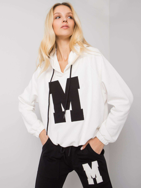 Ecru-czarny komplet z naszywką Danielle