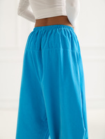 Niebieskie sztruksowe spodnie alladynki bez zapięcia