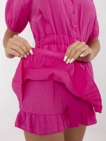 Fuksjowy muślinowy kombinezon o kroju sukienki