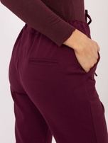 Burgundowe materiałowe spodnie z nogawką 7/8