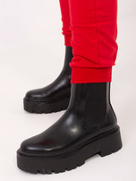 Raudoni kelnes Faster.