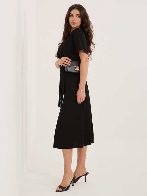 Czarna midi sukienka z ozdobnym detalem