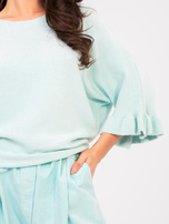 Pastelowy niebieski sweter z okrągłym dekoltem