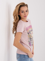 Jasnoróżowy bawełniany t-shirt z napisami