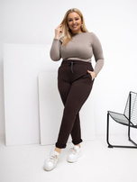 Czekoladowe spodnie plus size z ozdobnymi wstawkami