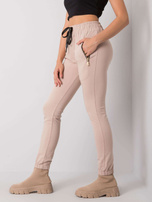 Jasnobeżowe spodnie dresowe z kieszeniami Shadia