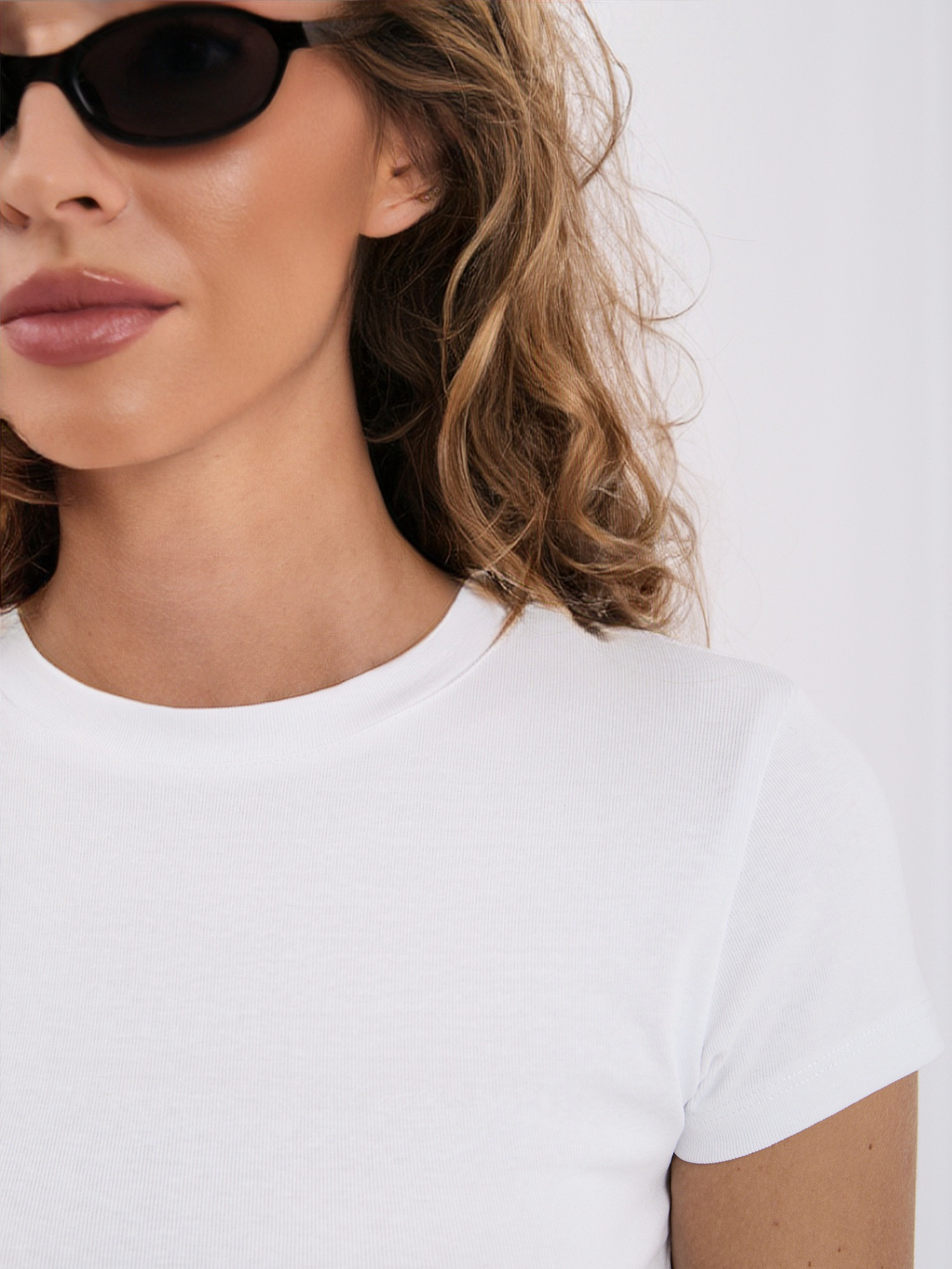Biały damski t-shirt basic z bawełny 