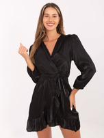 Czarna kopertowa sukienka z falbaną