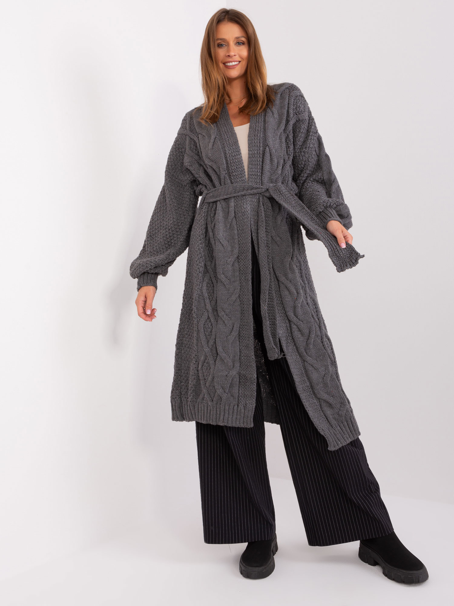 Dunkelgrauer langer Cardigan mit Zopf RUE PARIS.