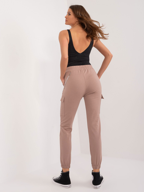 Hurtownia Ciemnobeżowe spodnie damskie dresowe ze ściągaczami