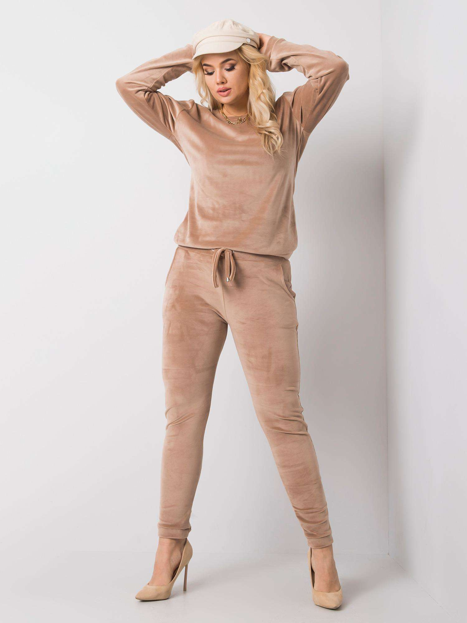 Beżowy welurowy komplet plus size Jeanne