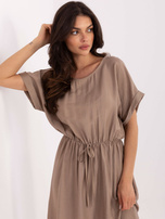 Ciemnobeżowa sukienka z krótkim rękawem