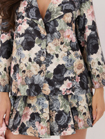 Czarna krótka marynarka z jednorzędowym zapięciem