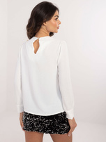 Hurtownia Biała elegancka bluzka z marszczeniem