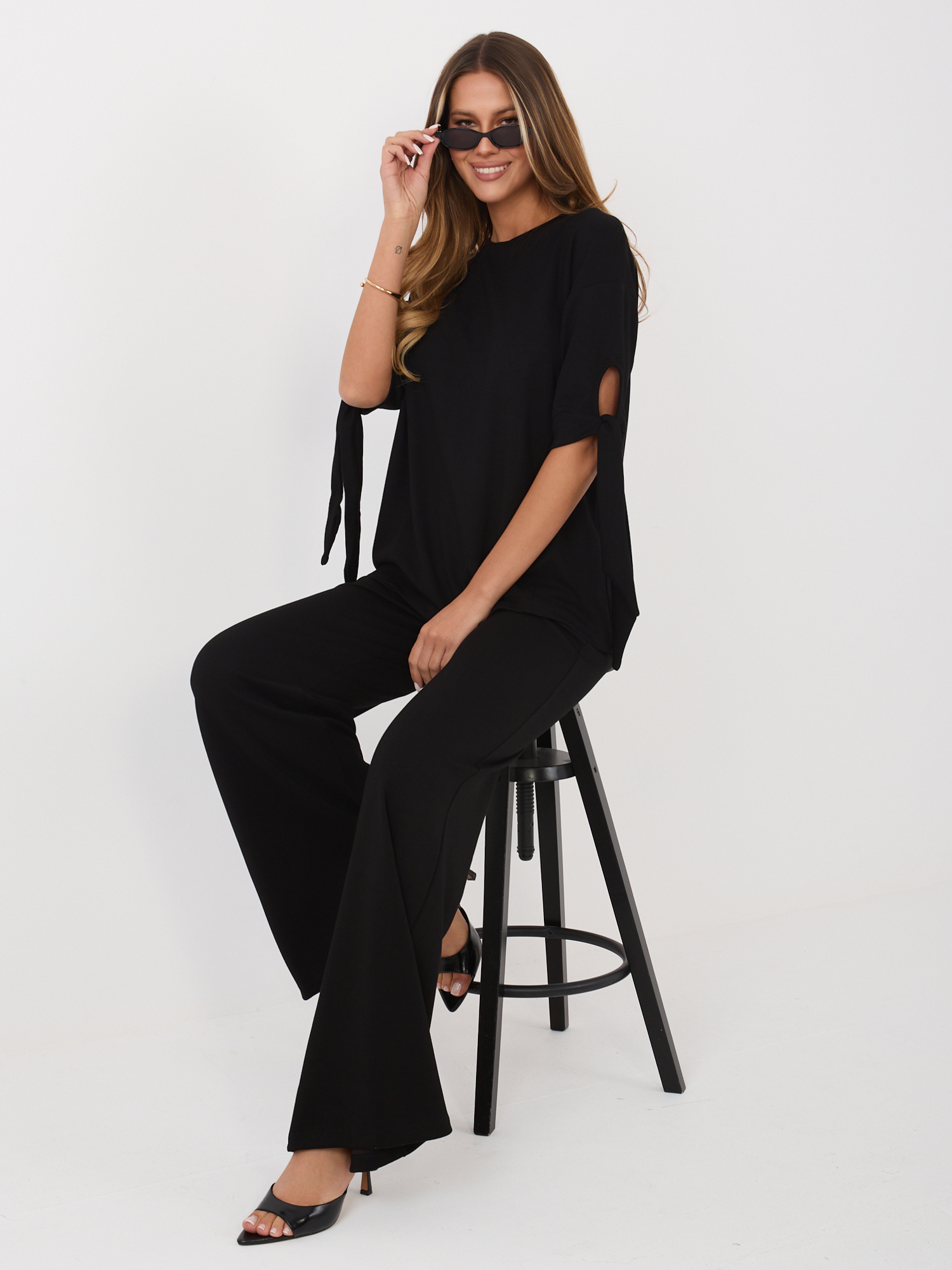 Czarny damski komplet z wiązaniem na rękawach