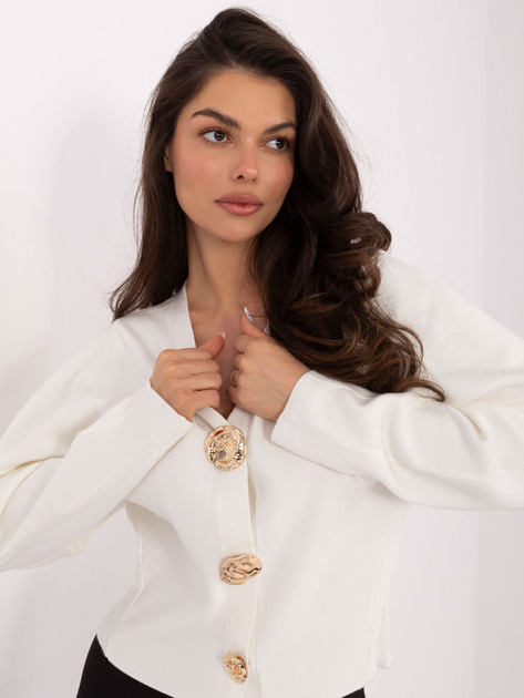 Ecru elegancki sweter z ozdobnymi guzikami