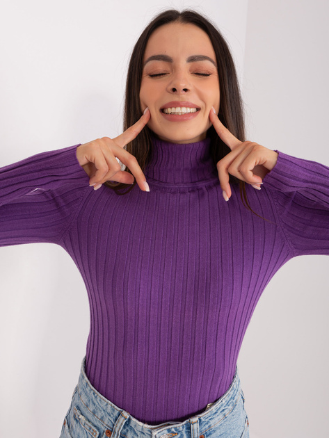 Hurtownia Ciemnofioletowy dopasowany sweter z golfem