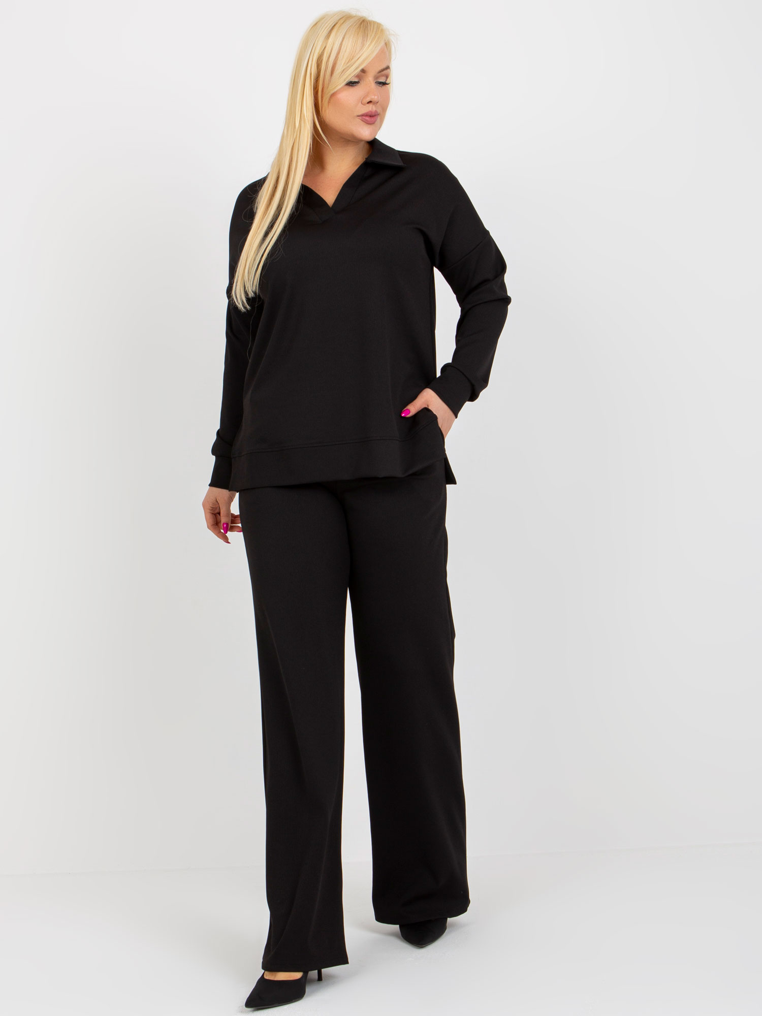 Czarny dwuczęściowy komplet plus size w prążek