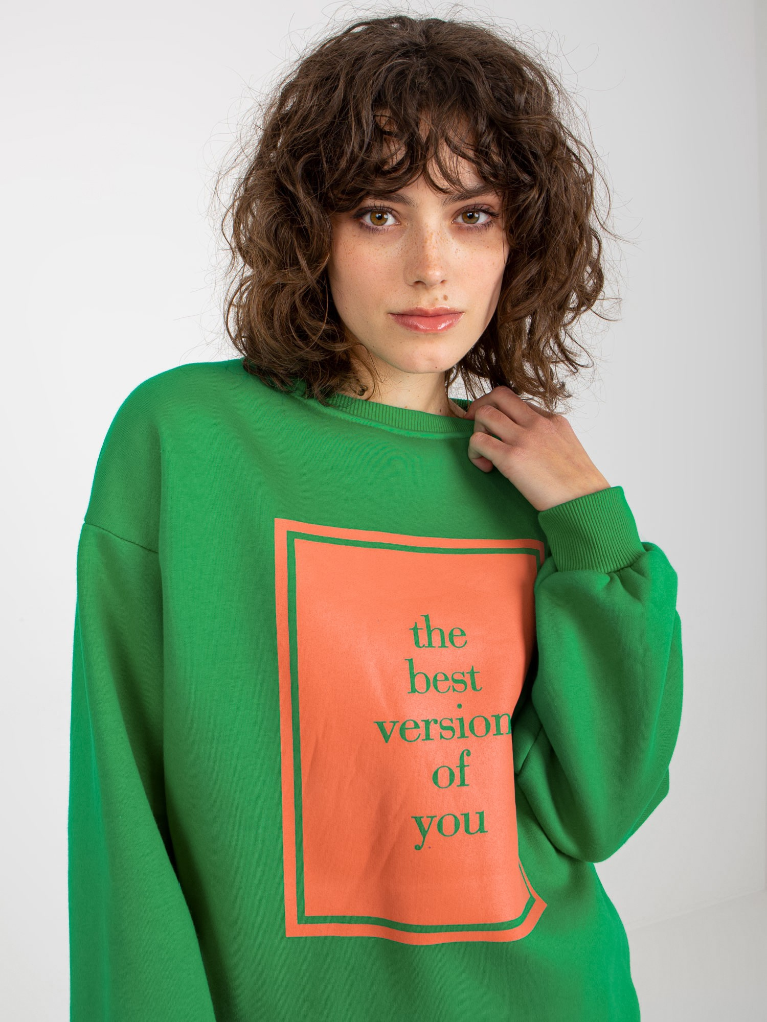 Zielona dresowa bluza oversize z nadrukiem