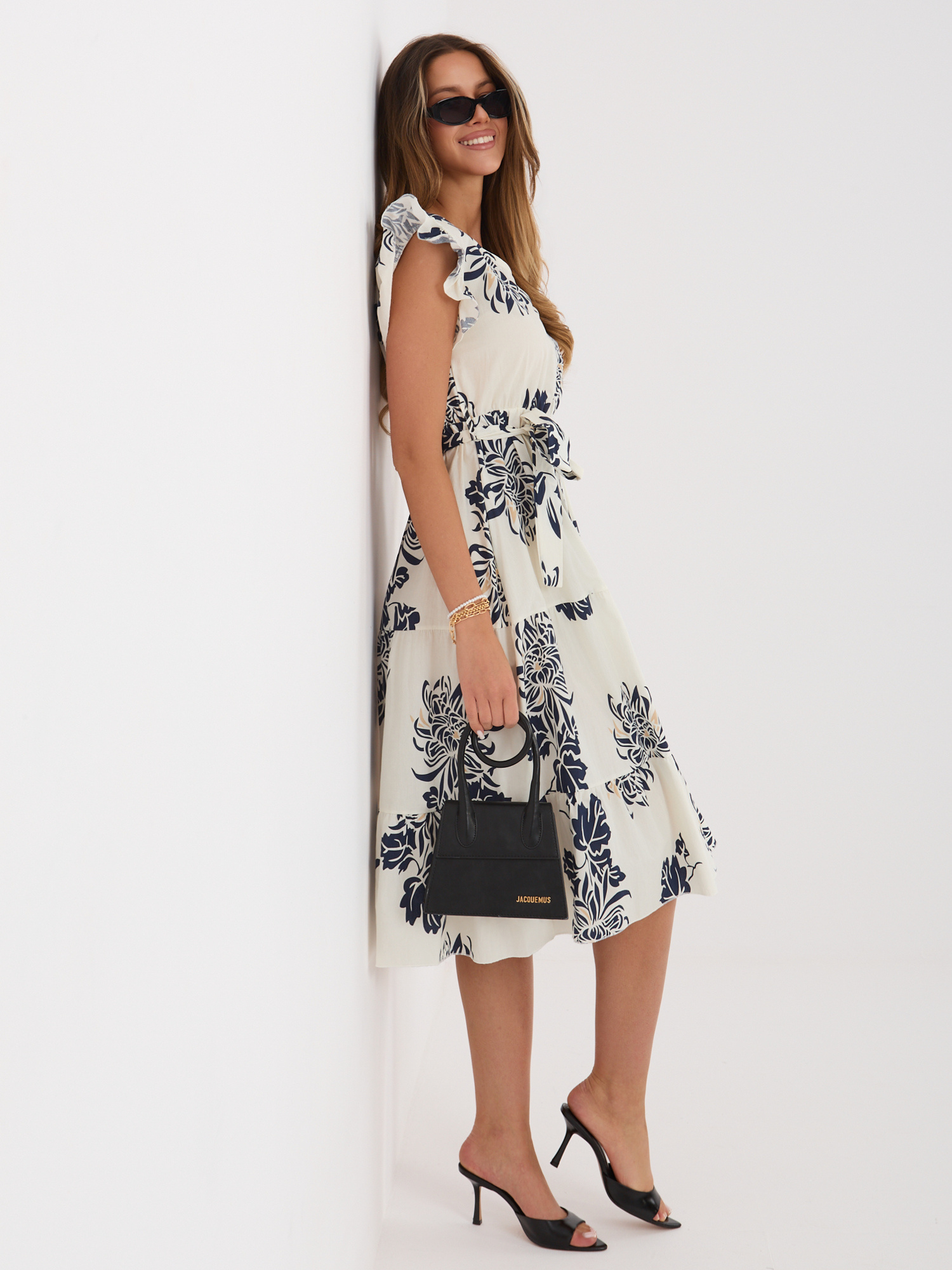 Granatowa rozkloszowana sukienka na lato