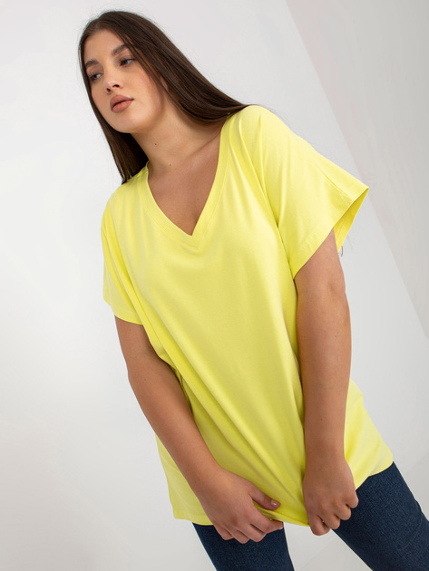 Hurtownia Jasnożółty luźny t-shirt plus size basic