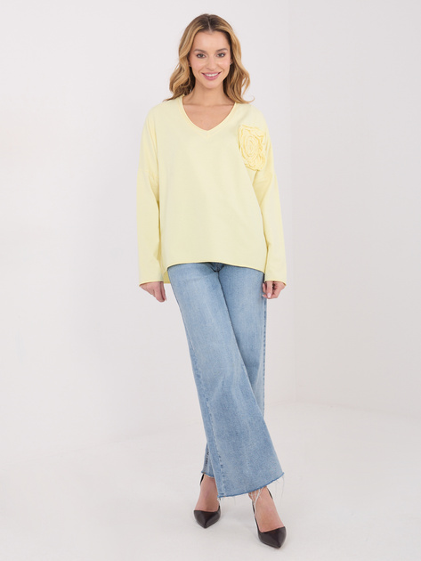Jasnożółta bluzka z kwiatową aplikacją 3D