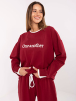 Bordowy dresowy komplet z haftowanym napisem