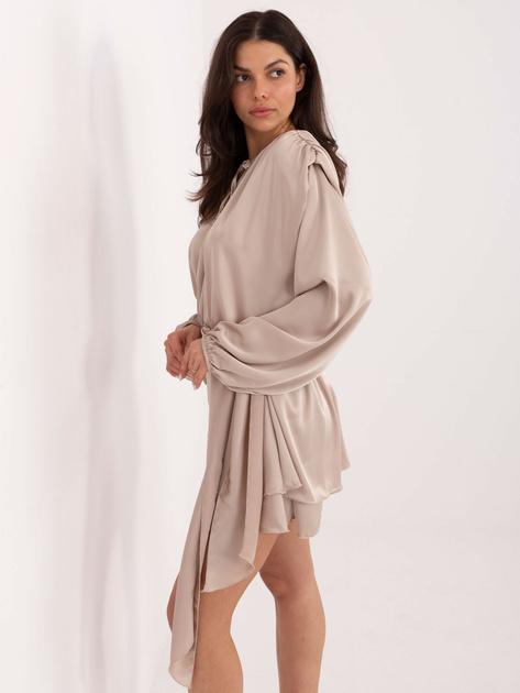 Beżowy elegancki kombinezon o kroju sukienki