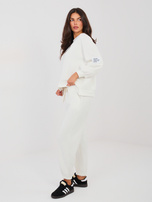 Ecru komplet ze spodniami joggerami